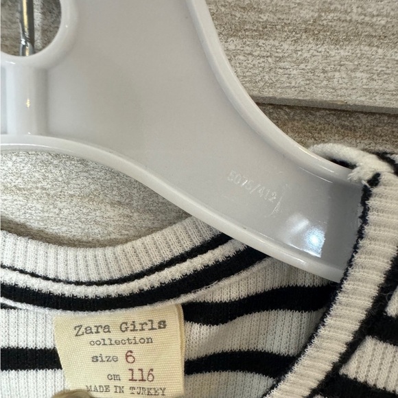 Zara Black and White Bodysuit. Great Condition. Size 6 European Kids Fashion - Picture 4 of 5